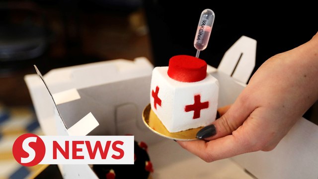 Vaccine cakes served up in Prague cafe