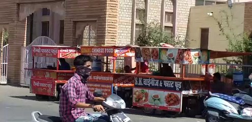 जहां मर्जी वहीं बना दी चौपाटी, सड़कों पर कतार में लगती है स्टॉलें