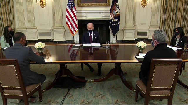 Сенат США возобновил рассмотрение Американского плана спасения