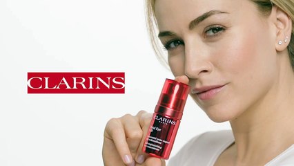 Cómo aplicar el contotno de ojos Total Eye Lift care   Clarins