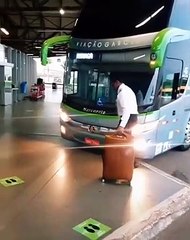 Motorista ‘dançarino’ do Paraná faz sucesso na internet; veja