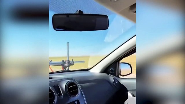 Berk Atan, Sakiler'in Dünyadan Uzak şarkısına böyle eşlik etti