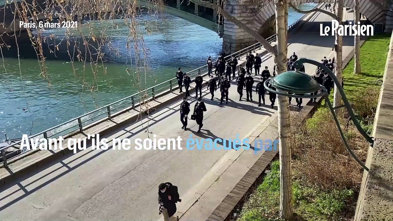 Quais de Seine : les policiers et les promeneurs jouent au jeu du chat et de la souris