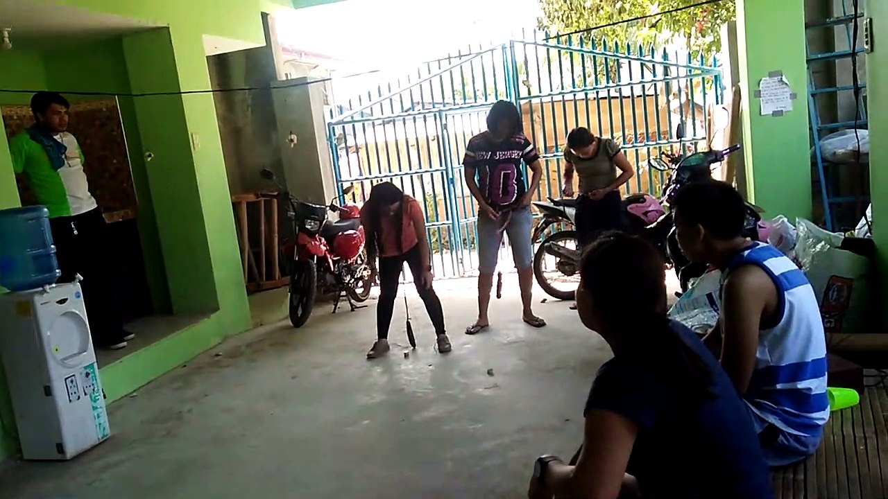 Naglalaro lang 
