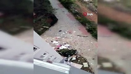 Evinin tüm eşyalarını balkon ve pencereden zemine atıp intihar girişiminde bulundu