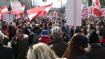 Wieder demonstrieren Tausende bei Corona-Demo