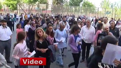 Sınava geç kaldı, demir parmaklıklara tırmandı