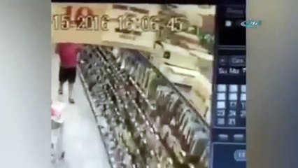 Markette bebek kaçırmaya çalıştı!