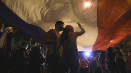 Miles de paraguayos piden la renuncia de Abdo Benítez