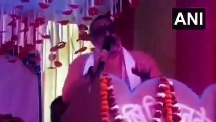 Video: अधिकारी आपकी बात नहीं सुनें, तो मेरे पास मत आइए, डंडा उठाइए और उनके सिर पर दे मारिए- गिरिराज सिंह