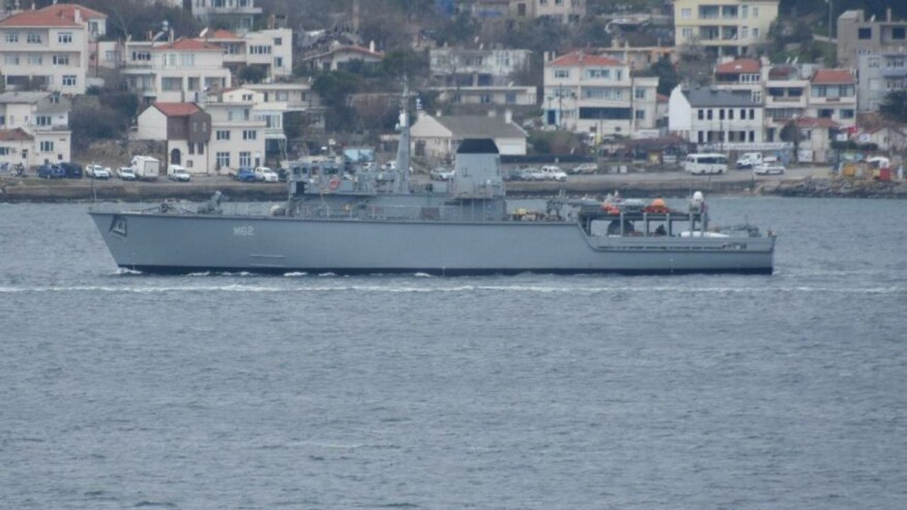 Yunan mayın tarama gemisi Çanakkale Boğazı’ndan geçti