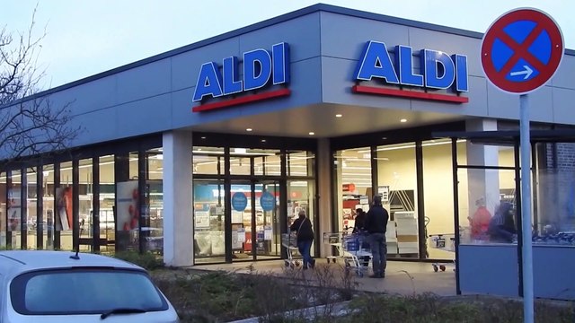 Αυστρία - Σουηδία: Διαδηλώσεις κατά των περιοριστικών μέτρων