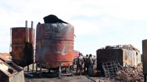 فيديو | أضرار كبيرة بعد القصف على مصافي النفط شمال سوريا واحتراق نحو 200 شاحنة