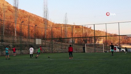 Tek aktiviteleri olan halı sahaların açılmasıyla çok mutlu oldular