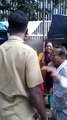Pune station जवळ PMPML  Bus driver च senior citizen सबत fighting l public बघतय fight l sanatanews_480p