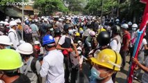 فيديو: عمليات كرّ وفرّ بين الأمن والمحتجين ضدّ العسكر والانقلاب في ميانمار