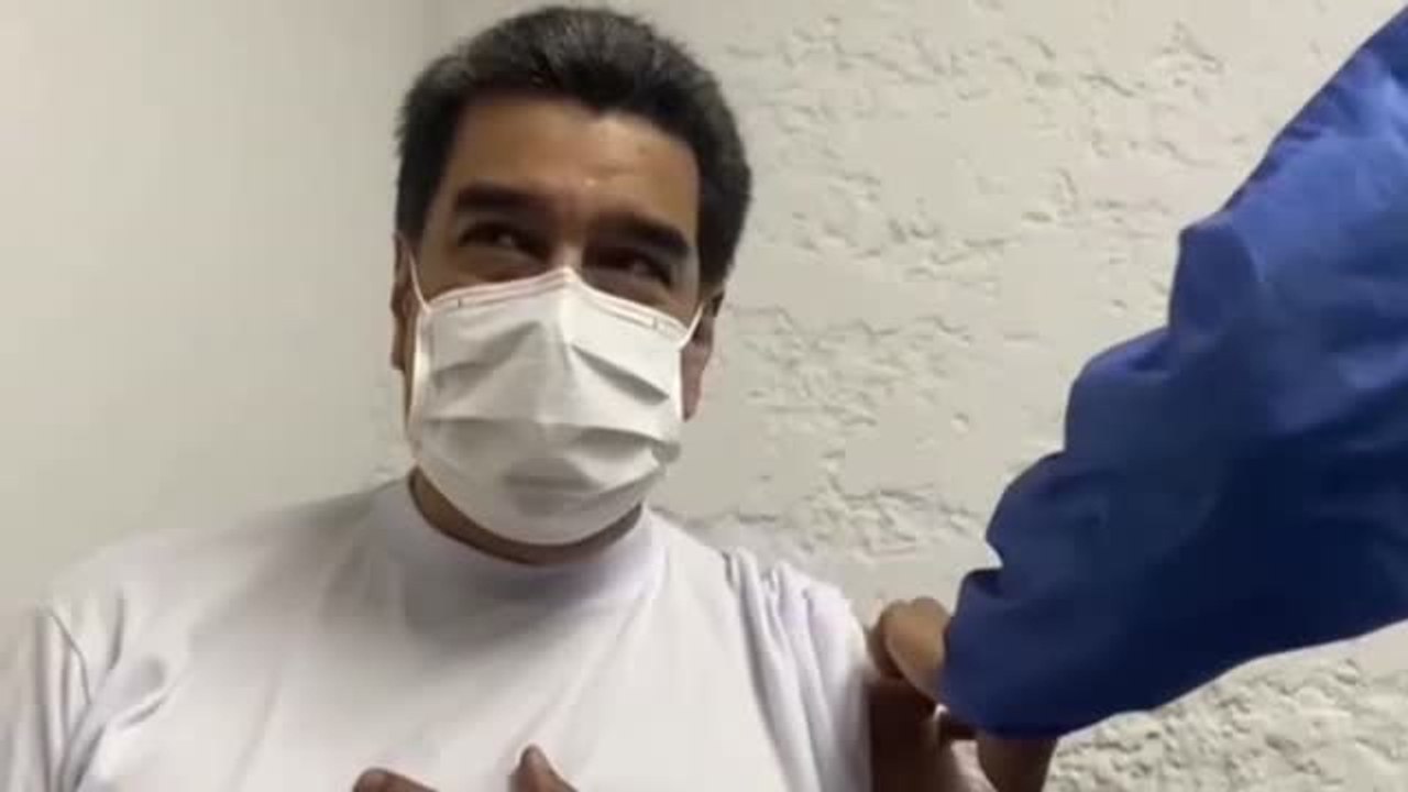 Maduro bromea con acento ruso tras recibir la primera dosis de la vacuna Sputnik V