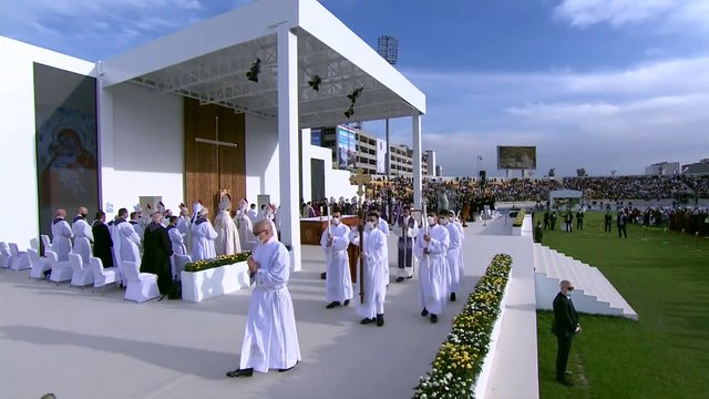 Le pape conclut sa visite historique de trois jours en Irak devant des milliers de fidèles