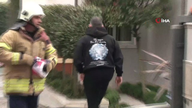 - Ünlü komedyen Cem Yılmaz’ın Beşiktaş Levent Caddesi Alt Zeren Sokak'taki lüks evinde yangın çıktı. Olay yerine itfaiye ekipleri sevk edilirken Yılmaz, olaya yangın tüpü ile müdahale etti.