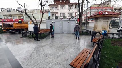 Kırmızı kategorideki Sakarya’da şehir merkezindeki banklar kaldırılıyor