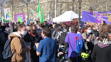 - Fransa’da kadınlardan 8 Mart kutlaması