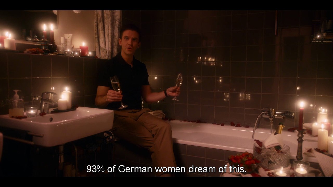 Ich bin dein Mensch Film - Clip with Dan Stevens und Maren Eggert - Bad Wohnzimmer