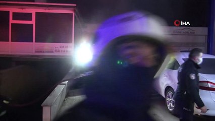 Tamir bekleyen araçlar kepenkler kesilerek yanmaktan kurtarıldı