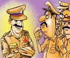 जिला बदर के बाद भी घर के बाहर घूम रहा था बदमाश, पुलिस ने पकड़ा