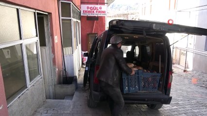 Babasının 40 yıllık işini bıraktı, annesiyle ekmek fırını açtı