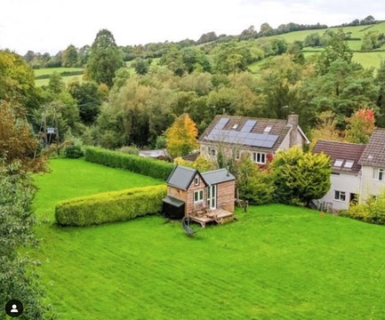 Cet ado construit sa propre maison dans le jardin de ses parents, le résultat est incroyable