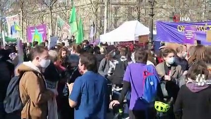 Fransa’da kadınlardan 8 Mart kutlaması