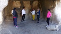 AFYONKARAHİSAR - 'Frigya'nın kalbi' Ayazini köyündeki mağaralar turistleri cezbediyor