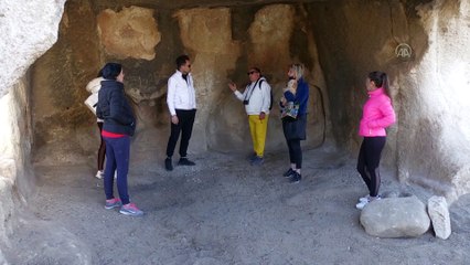 AFYONKARAHİSAR - 'Frigya'nın kalbi' Ayazini köyündeki mağaralar turistleri cezbediyor