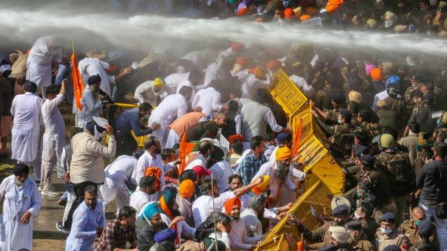 Punjab: Akali protest against govt, clashes with police