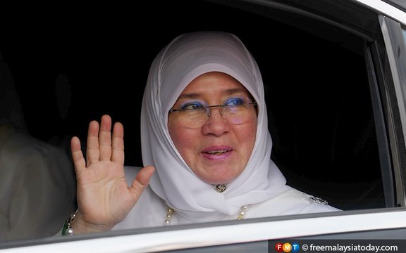 Sayangi, hargai diri sendiri, kata Permaisuri Agong sempena Hari Wanita