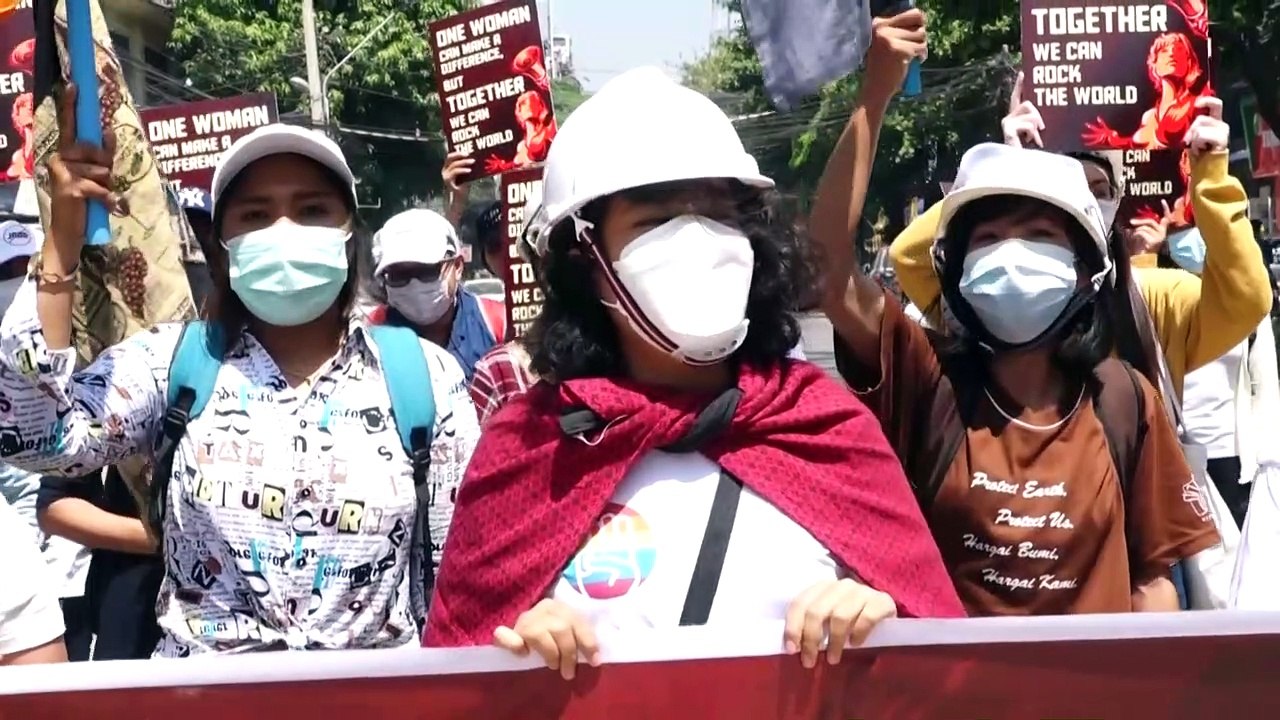 Frauen in Myanmar demonstrieren für Gleichstellung und gegen Junta