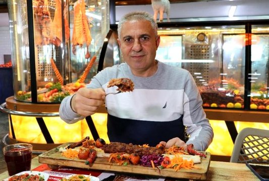 Son dakika... Kebapsever Başbakan Johnson'a Adana'dan davet: Gelsin Adana'da yesin - Kebapçı Yaşar Aydın: Gerçek kebabı gelsin Adana'da yesin