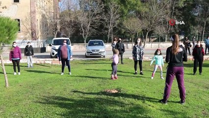 Dünya Cimnastik Şampiyonu’ndan Akhisarlı kadınlara sabah sporu