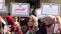 Gazze'de Filistinliler, İsrail hapishanelerinde tutuklu kadınlar için dayanışma gösterisi düzenledi