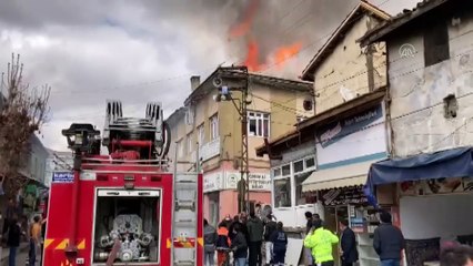 ÇORUM - Tarihi Ayakkabıcılar Arastası'nda yangın çıktı