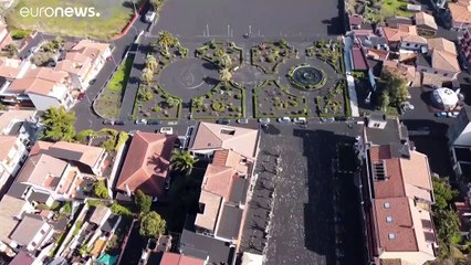 Etna, stato di crisi: attorno al vulcano una distesa di polvere lavica