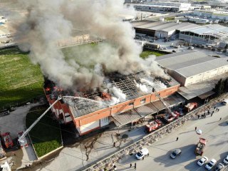 - Tekstil fabrikasını saran alevler havadan görüntülendi
