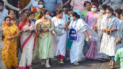 Mamata holds foot march on Women's Day in Kolkata