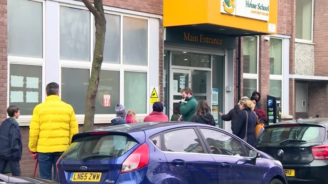 Alunos voltam às escolas