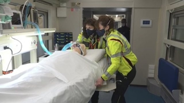 Un tren de Cuidados Intensivos, la última apuesta de Italia contra el virus