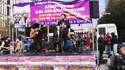 - Atina’da 8 Mart kutlaması