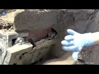 KERETA ROMAWI KUNO DITEMUKAN ARKEOLOG DEKAT POMPEII