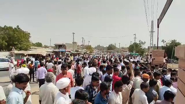 युवक की मौत पर बवाल: हाइवे जाम, थानेदार को हटाने की मांग