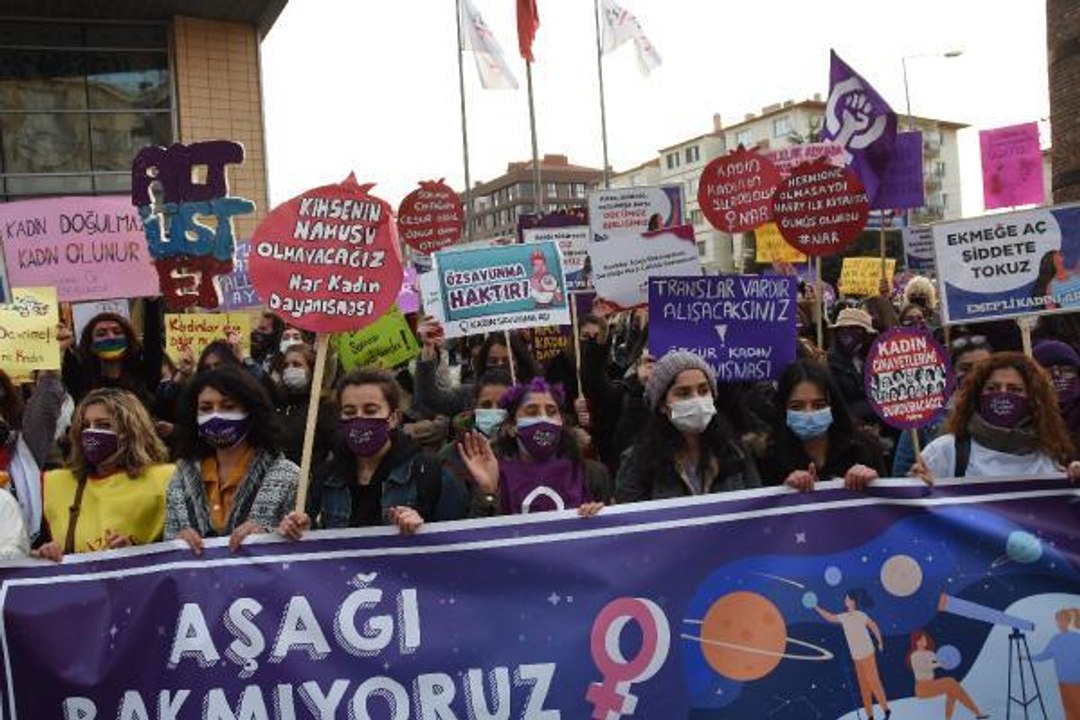 Eskişehir'de Kadınlar Günü için yürüyüş düzenledi