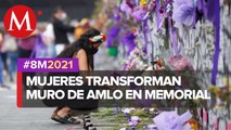 Mujeres colocan flores, velas y pancartas en valla metálica de Palacio Nacional